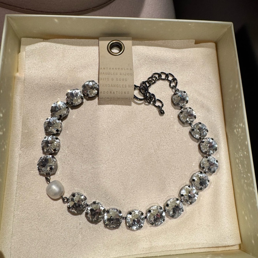 Glitzy Anthropologie Chrystal Necklacee with pearl BNWT